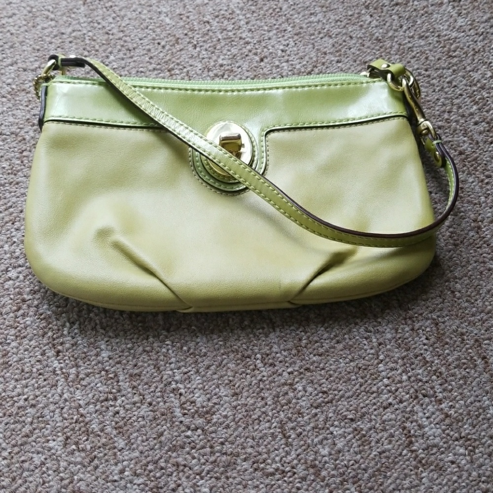 Wristlet by coach fits Samsung note 8 comfortably